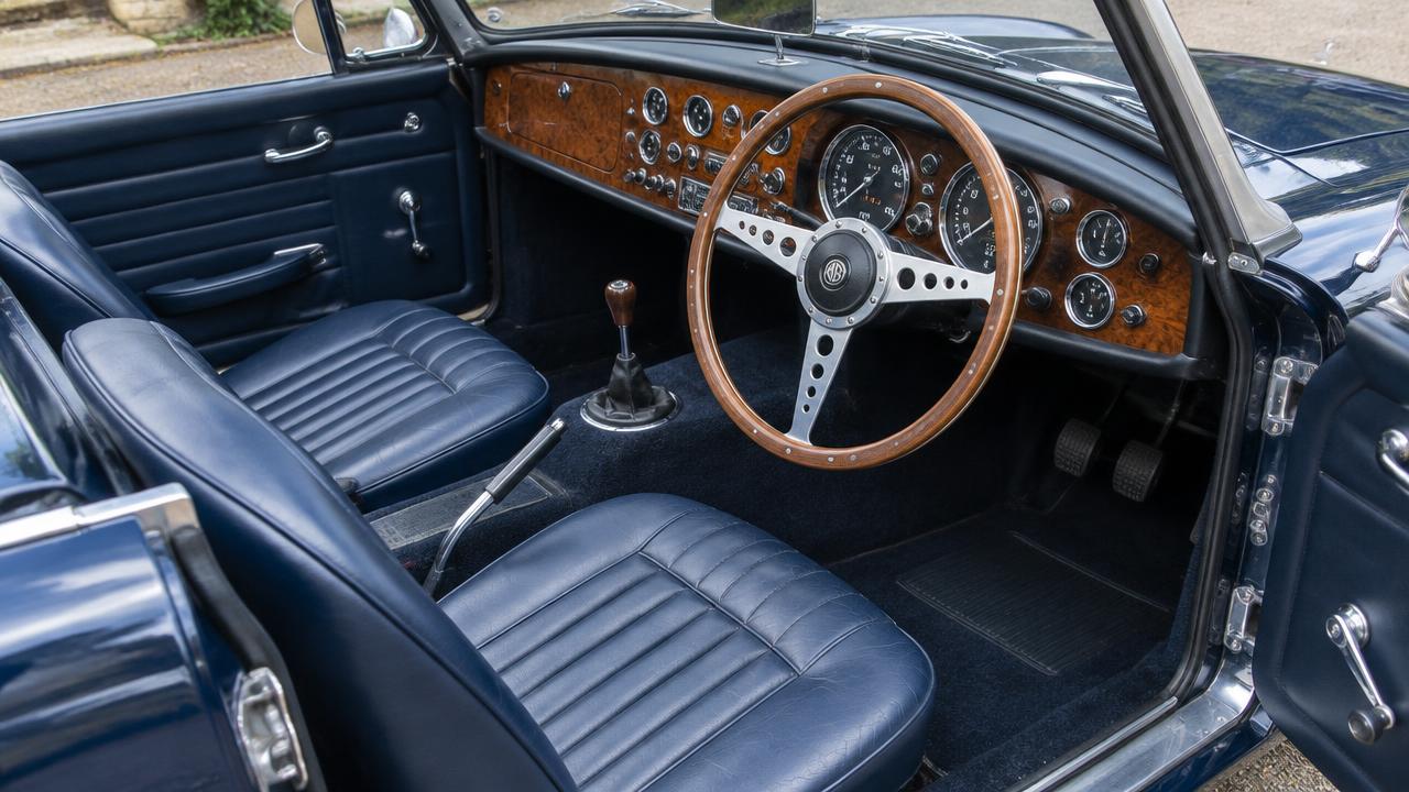 Vehicle 2 — 1963 Austin-Healey 3000 MkIII (Healey blue over ivory, bay 2) — Interior — photo 4