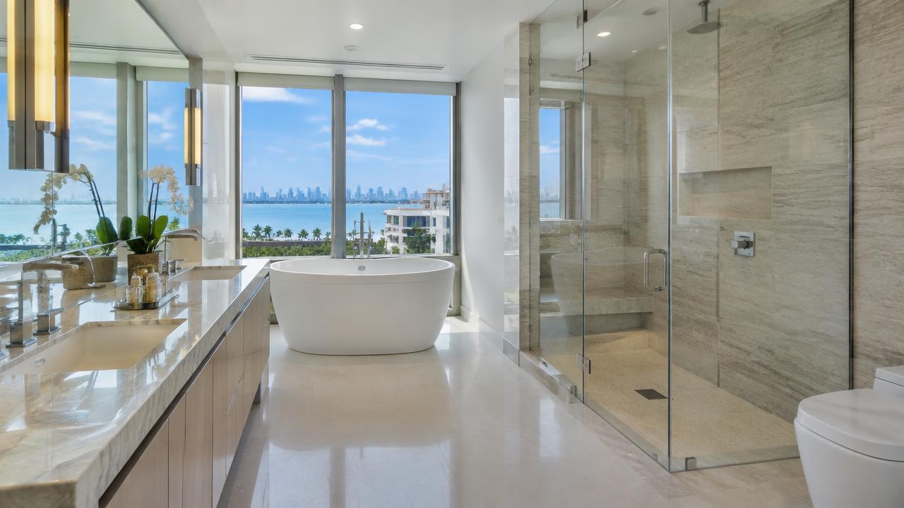 Primary suite & bath — Primary bath — photo 2